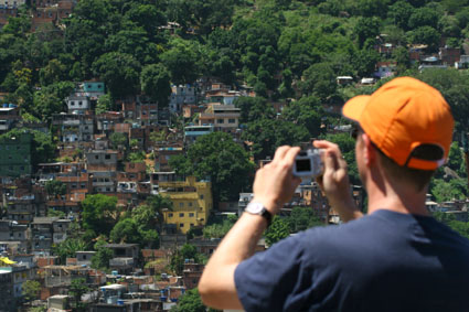 Favela Tour un pol mico recorrido por la Rocinha