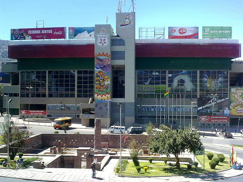 Facchada del estadio (WIKIPEDIA).