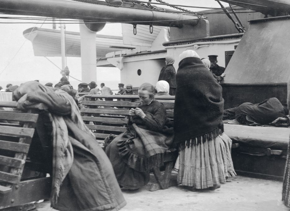 Mujeres inmigrantes en el Titanic - Foto: Francis Browne