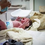 Ayla Hamdo, nacido el 4 de agosto, fue el primer bebé de la nueva maternidad. Su peso al nacer fue de 3,2 kg y su estatura de 52 cm. Copyright: Gabrielle Klein/MSF