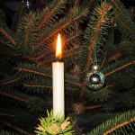 800px-Candle_on_Christmas_tree_3