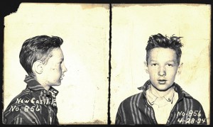 James Dagres, de 15 años, fue detenido en 1934 por vender los muebles de una casa abandonada. No se presentaron cargos (smalltownnoir.com)