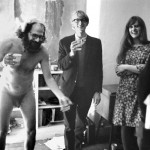 Allen Ginsberg se desnuda en una reunión poética en Londres, 1965  © John ‘Hoppy’ Hopkins