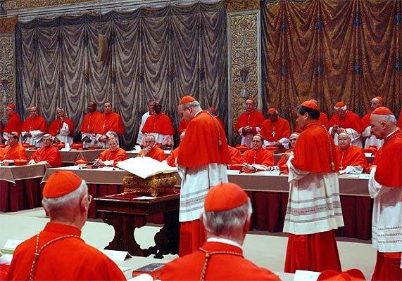 ¿Por qué la reunión de cardenales para elegir un nuevo papa se llama ‘cónclave?