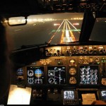 ¿Por qué se atenúan las luces de cabina en los aviones al despegar o al aterrizar?